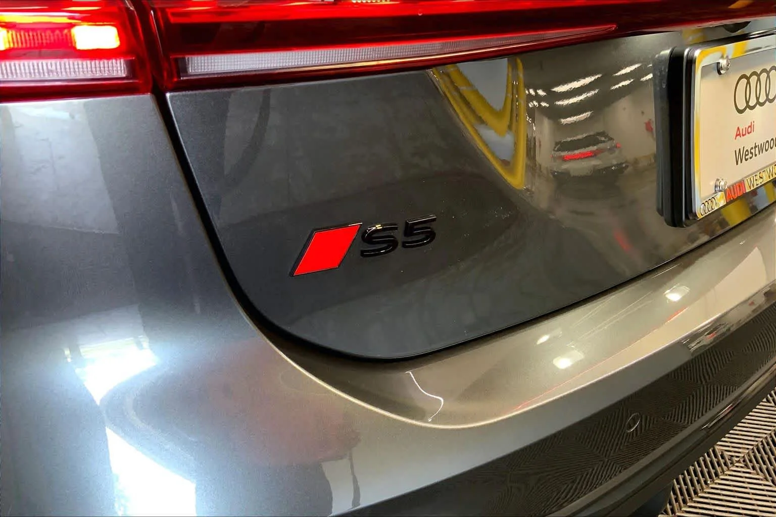 New 2026 Daytona Gray pe Audi Premium Plus image 15