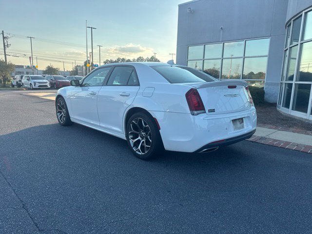 Used 2018 White Chrysler S image 9