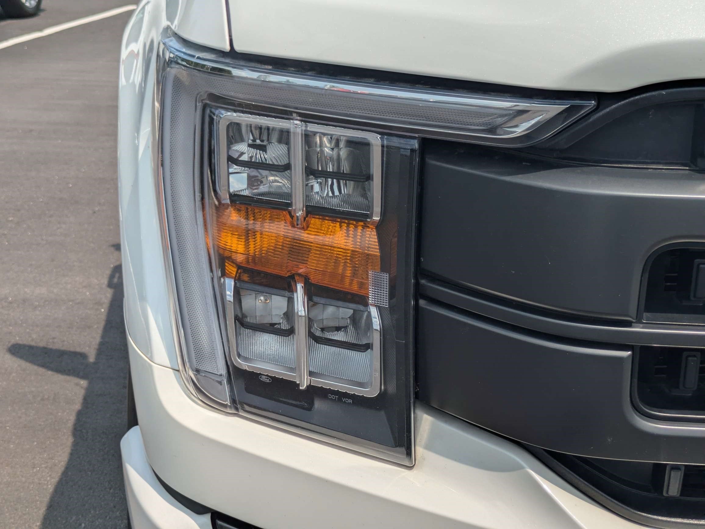 Used 2023 Star White Metallic Tri-Coat Ford LARIAT image 14
