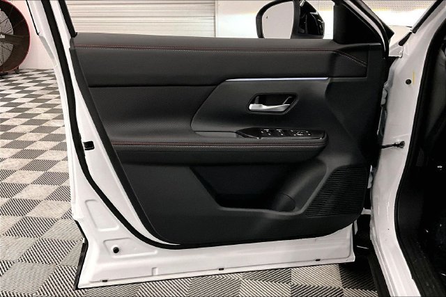 New 2026 Aspen White with Black Roof Nissan SR image 30