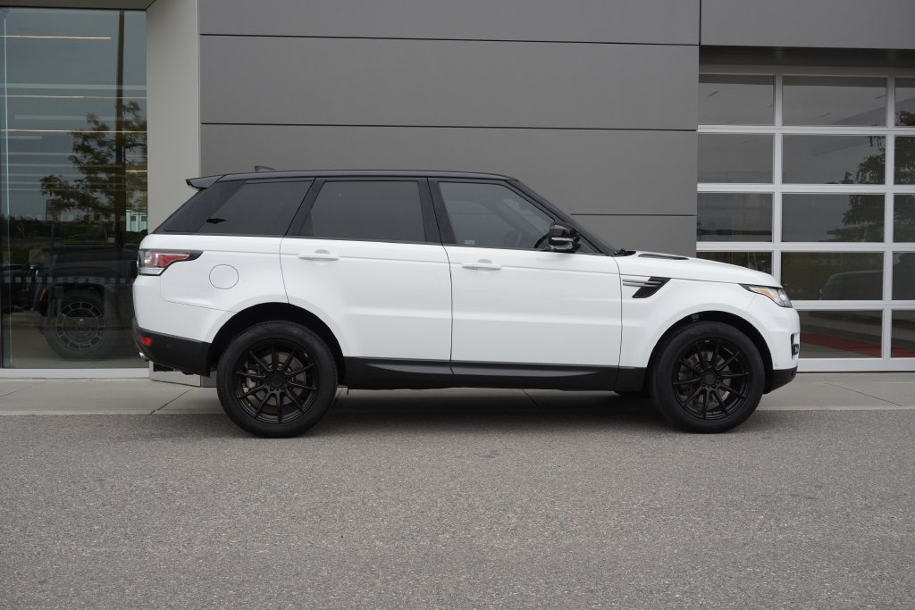 Used 2017 White Land Rover SE image 7