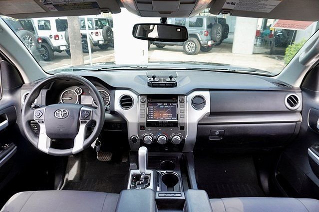 Used 2014  Toyota SR5 image 16