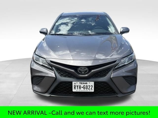 2018 Toyota Camry 2.5 Auto SE's photo