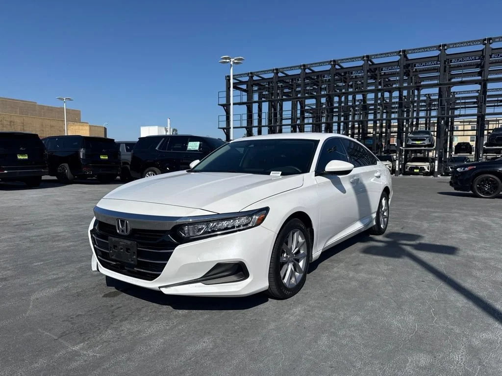 Used 2021  Honda LX image 1