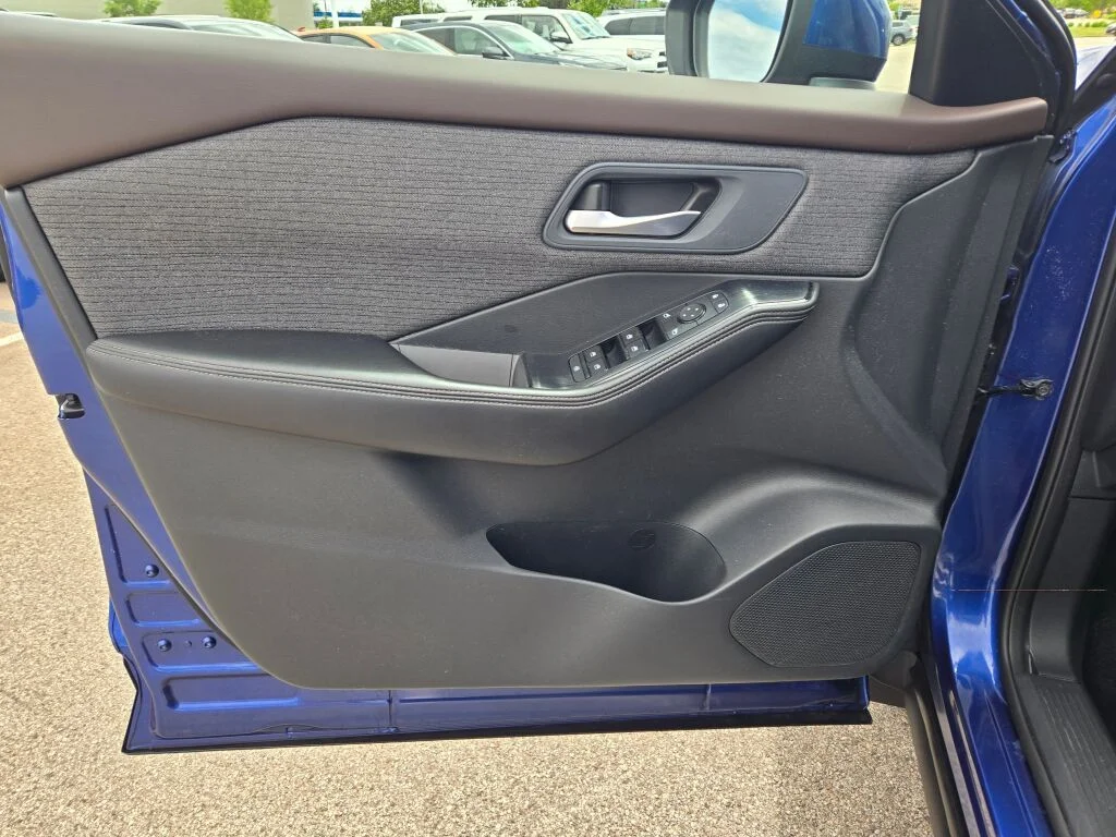 Used 2021 Blue Nissan SV image 19