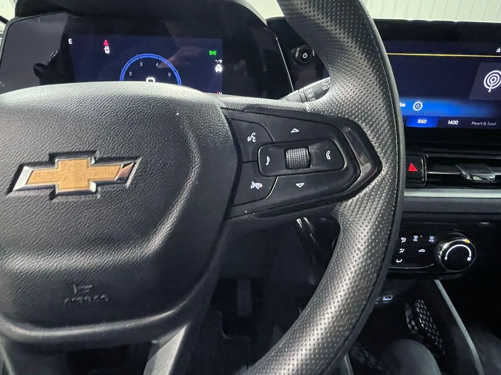 Used 2025 Gray Chevrolet LT image 34