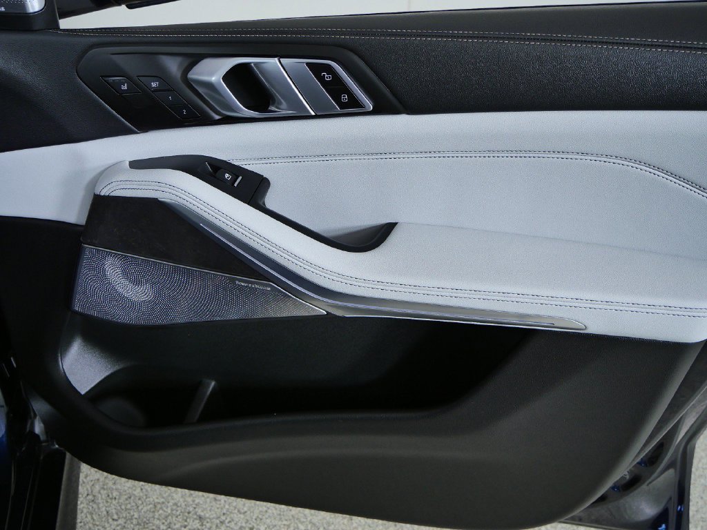 2026 BMW X5 M60i - Photo 21
