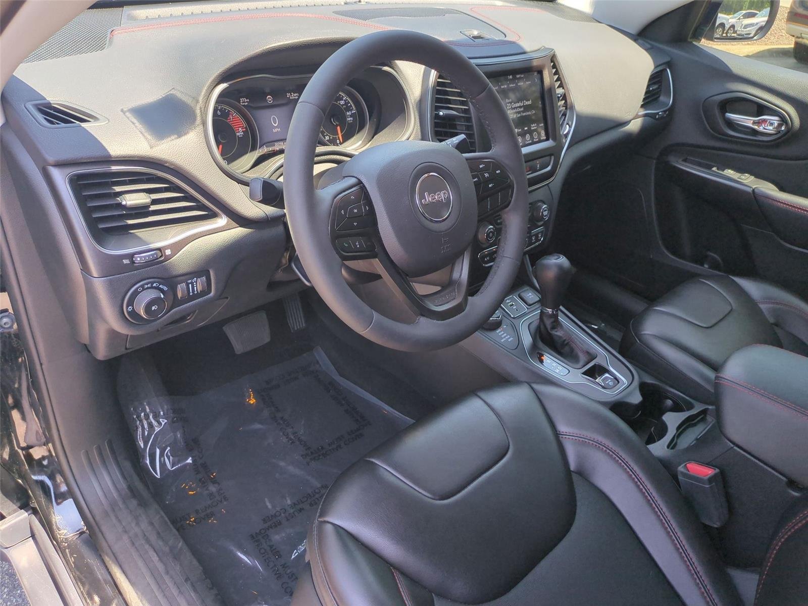 Used 2022 Diamond Black Crystal Pearlcoat Jeep Trailhawk image 19