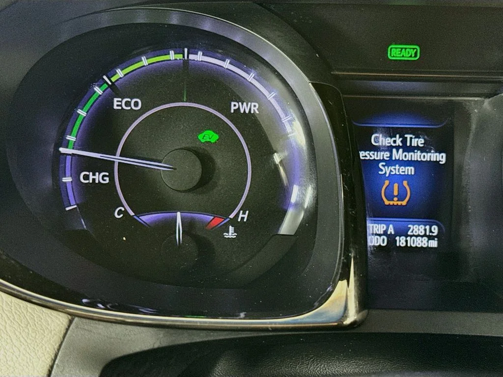Used 2013 Red Toyota XLE Touring image 14