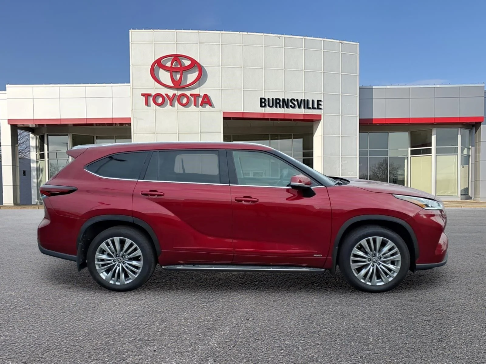 Certified 2024 Toyota Highlander Platinum with VIN 5TDEBRCHXRS606759 for sale in Burnsville, Minnesota