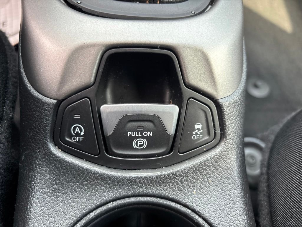Used 2017 Gray Jeep Latitude image 29