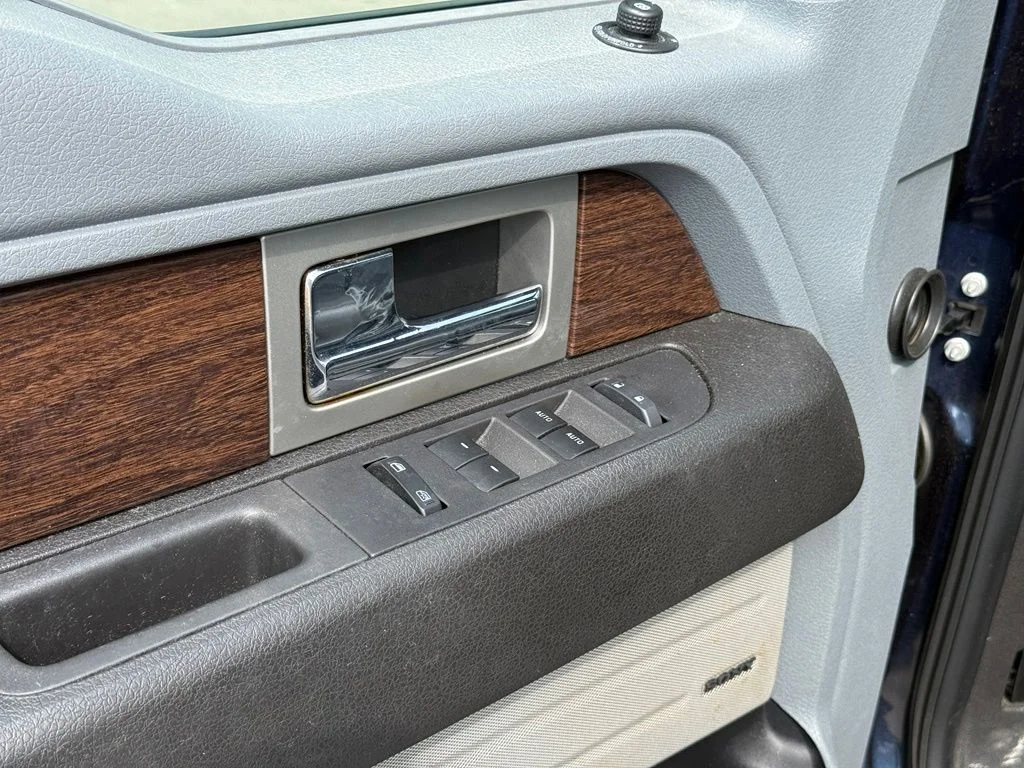 Used 2014 Blue Ford Lariat image 13