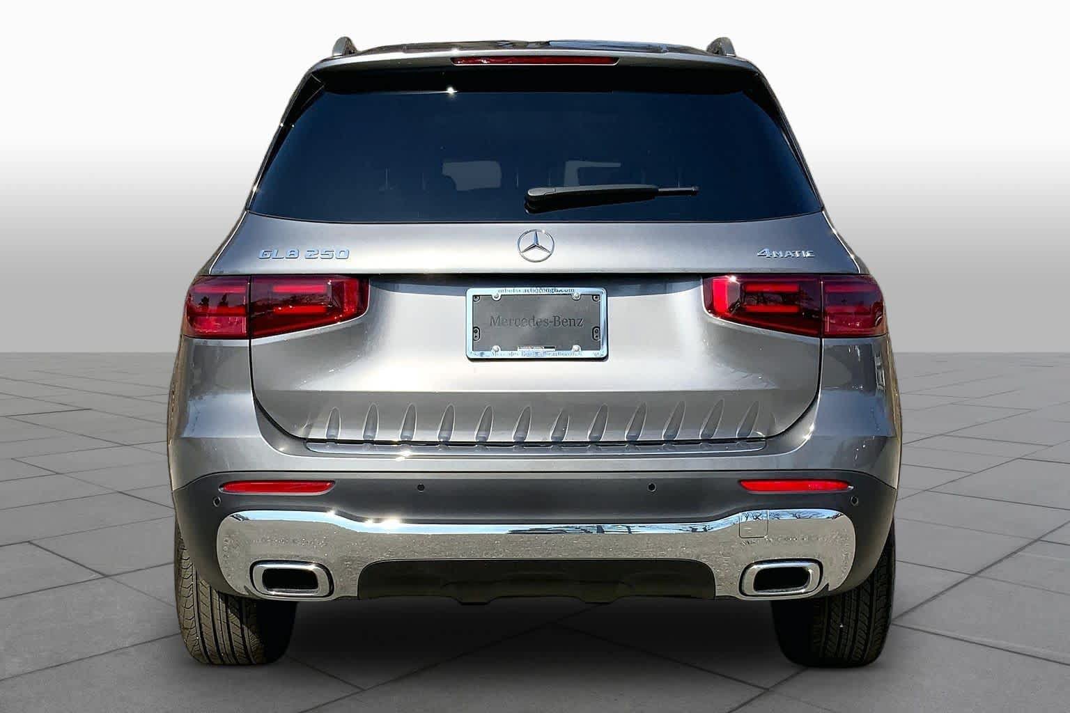 New 2026 Mountain Grey Metallic Mercedes-Benz GLB 250 image 4