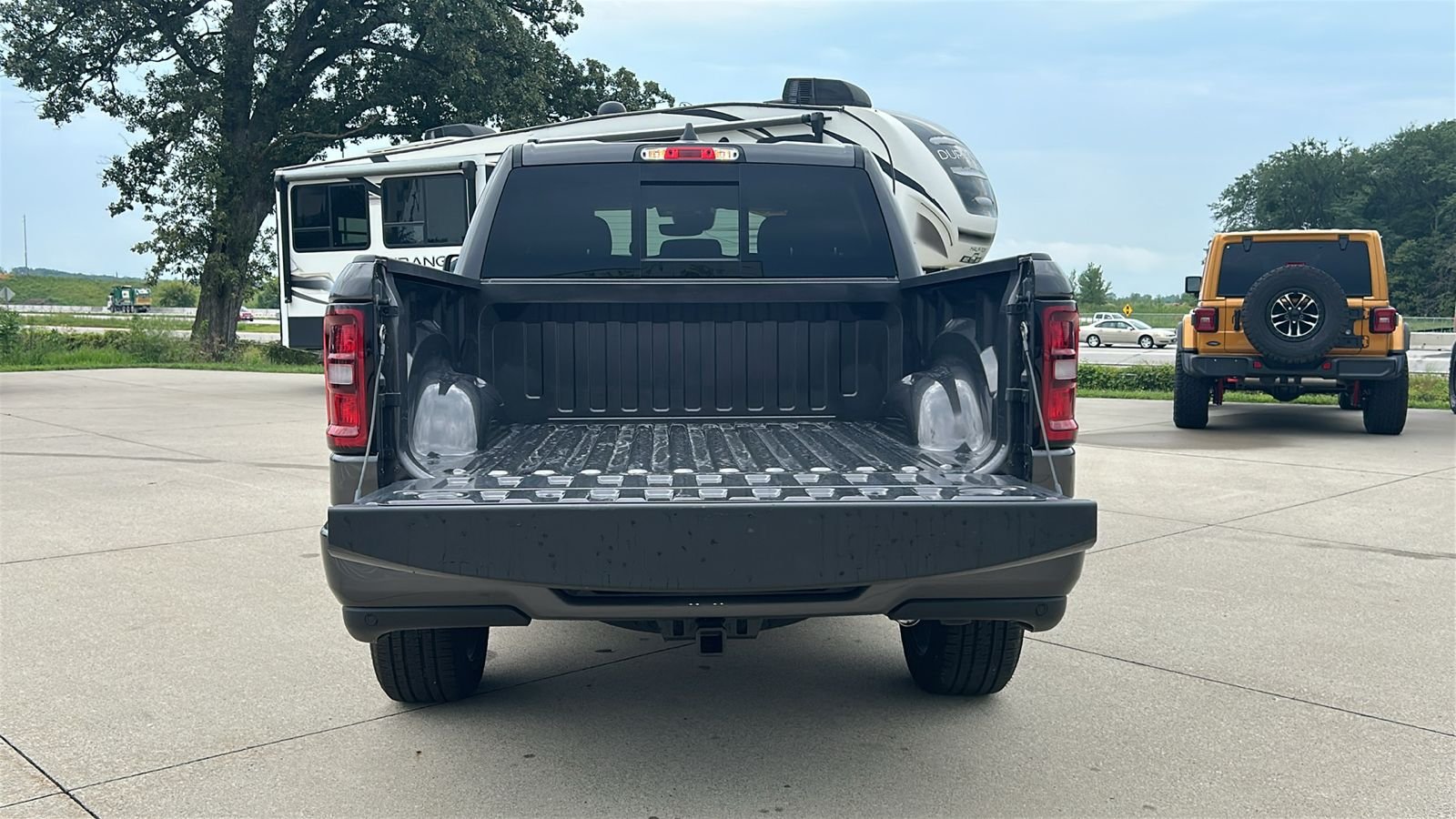 New 2026 Granite Crystal Metallic Clear-Coat Exterior Paint RAM Big Horn/Lone Star image 17