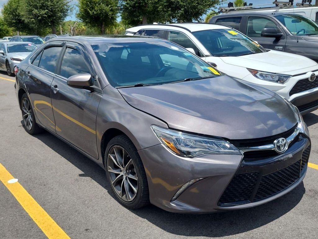 Used 2015 Gray Toyota XSE V6 image 4