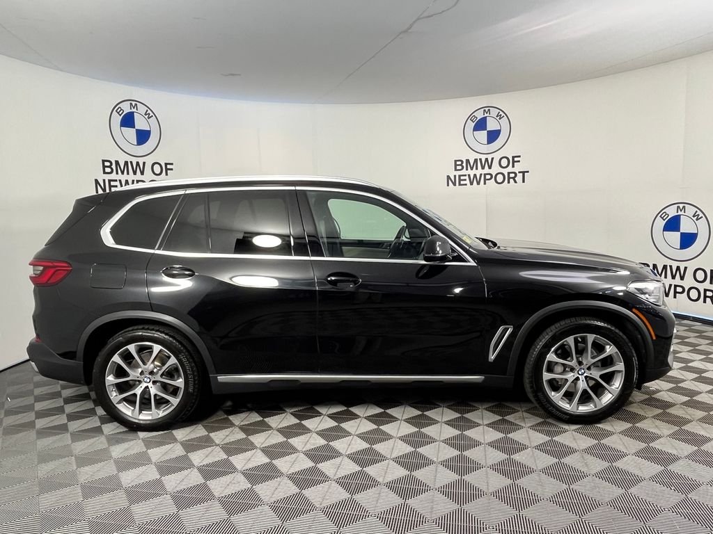 Used 2019 Black BMW xDrive40i image 11