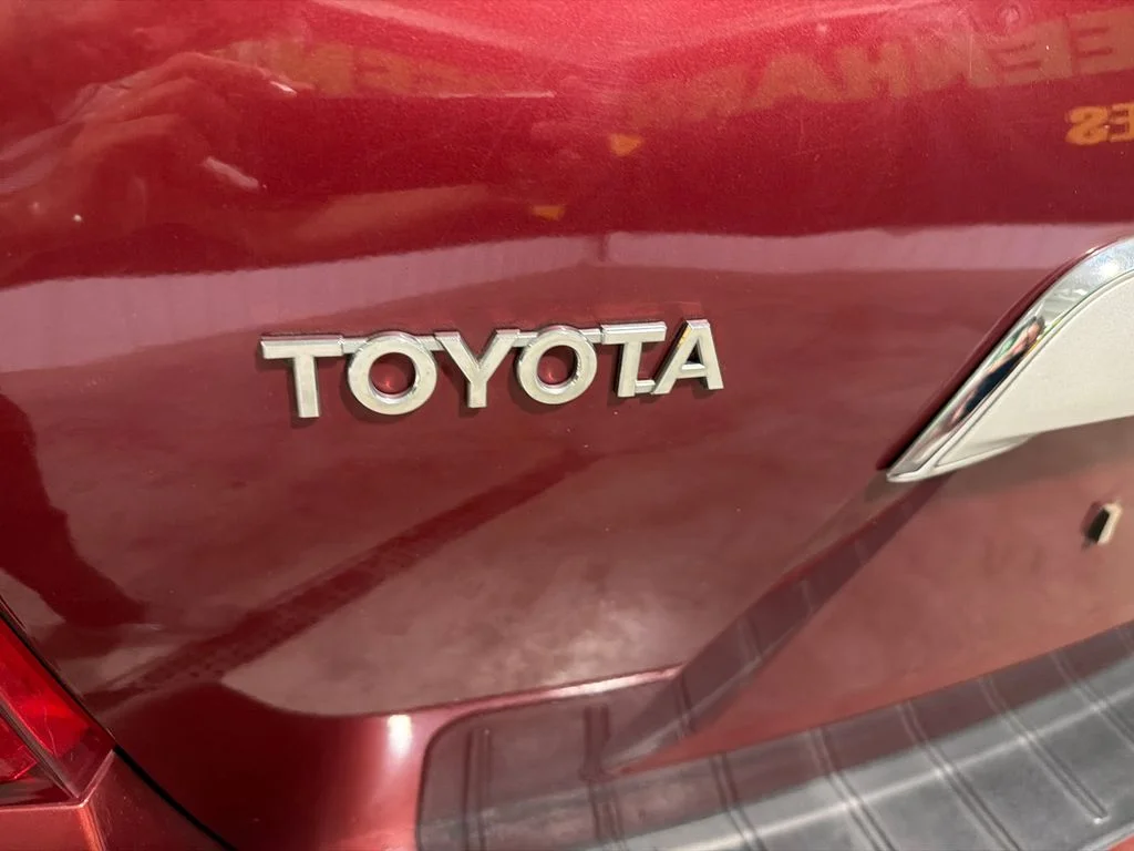 Used 2008 Salsa Red Pearl Toyota Limited image 9
