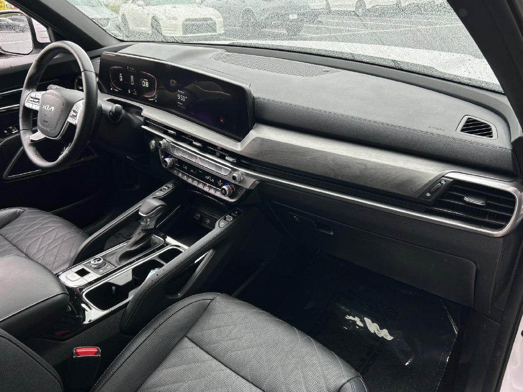 Used 2023 White Kia EX X-Line image 28