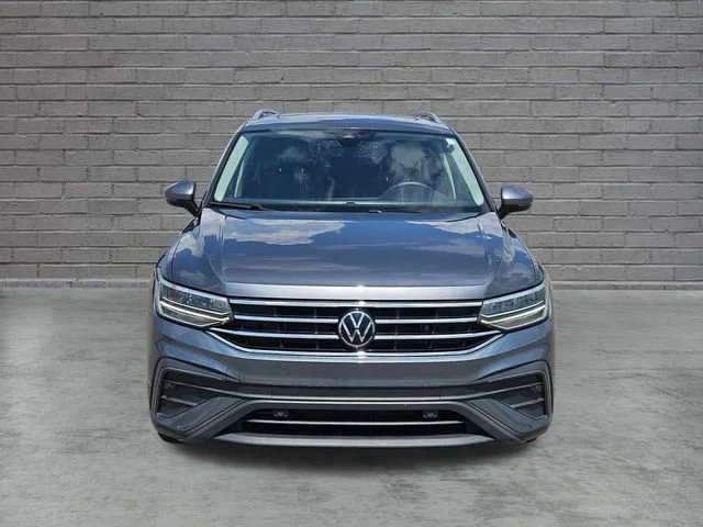Used 2022 Black Volkswagen SE image 8