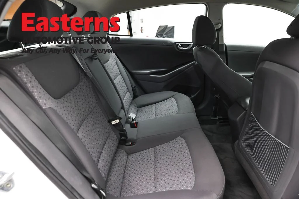 Used 2019 White Hyundai Base image 23