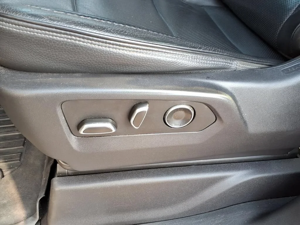 Used 2024 Onyx Black GMC Denali image 4