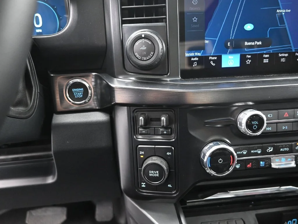 New 2026 Star White Metallic Tri-Coat Ford Lariat image 19