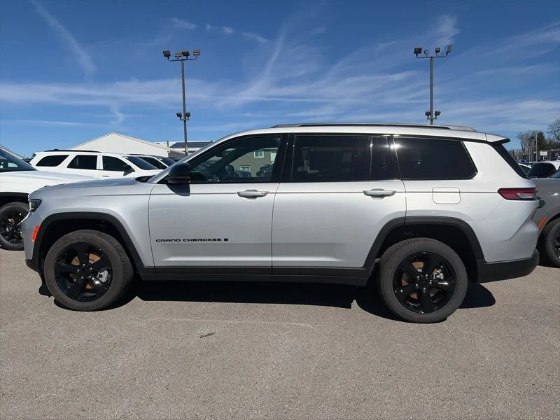2025 Jeep Grand Cherokee L Altitude - Photo 9