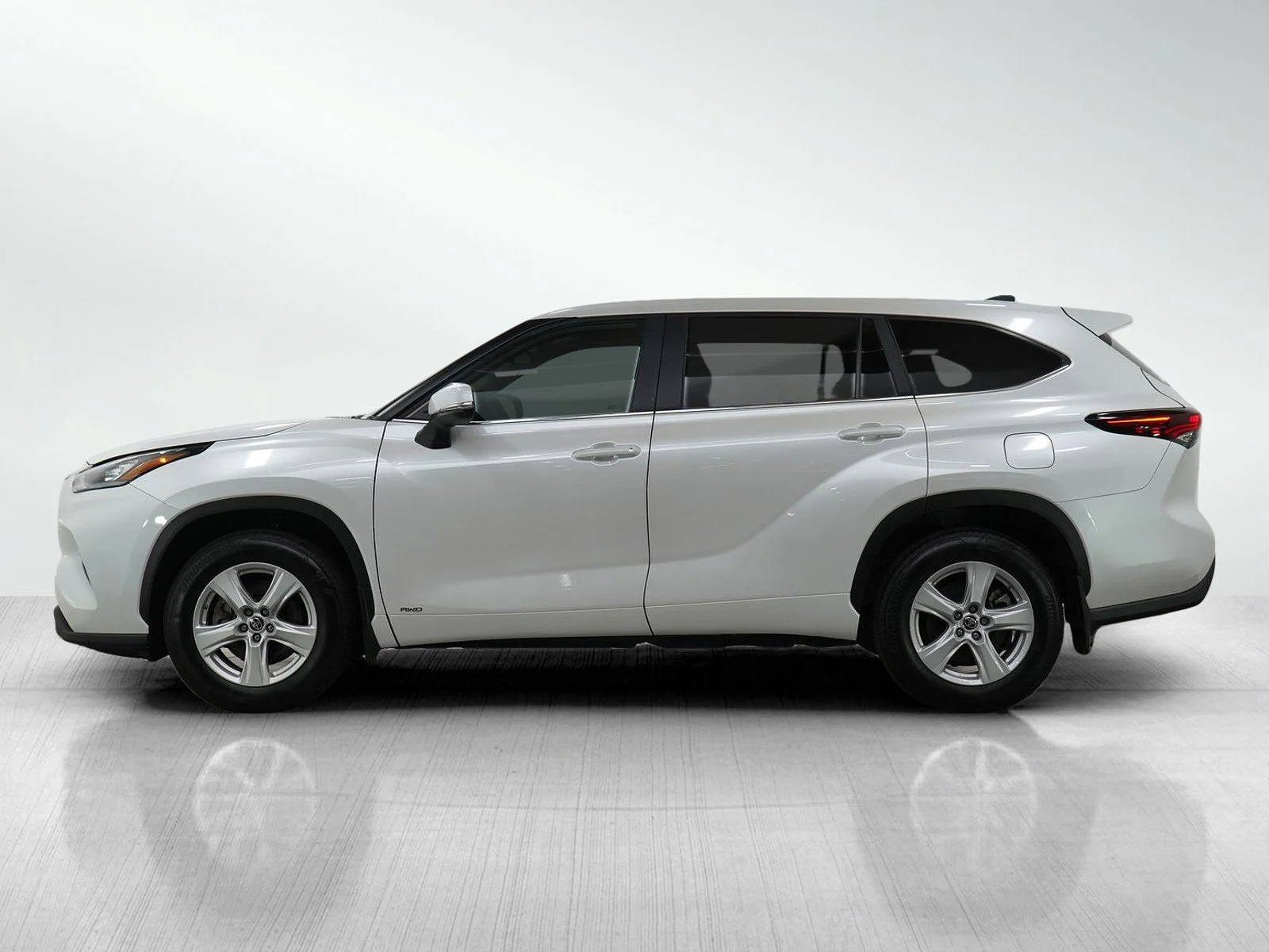 Used 2024 Toyota Highlander LE with VIN 5TDBBRCH3RS643249 for sale in Hopkins, Minnesota