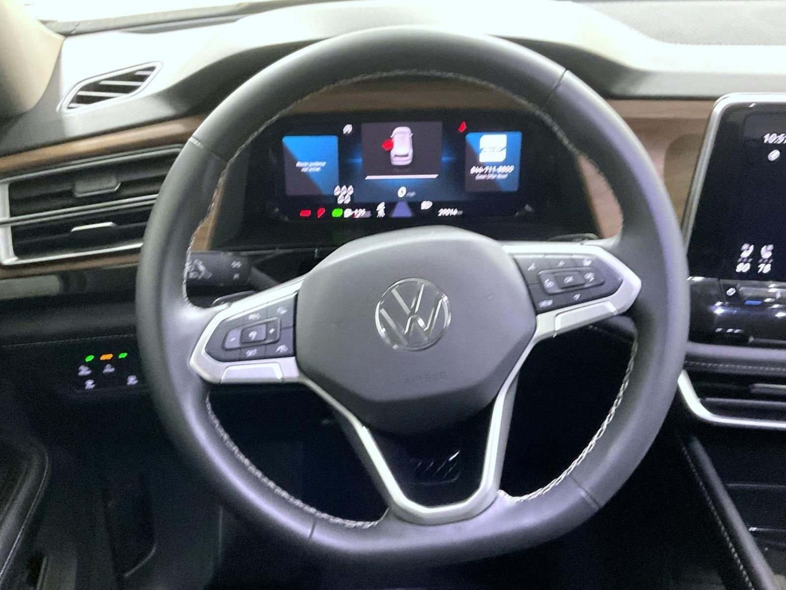 2025 Volkswagen Atlas SE w/Tech - Photo 12