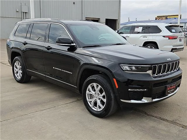 Used 2022 Diamond Black Crystal Pearlcoat Jeep Limited 4x4 image 5