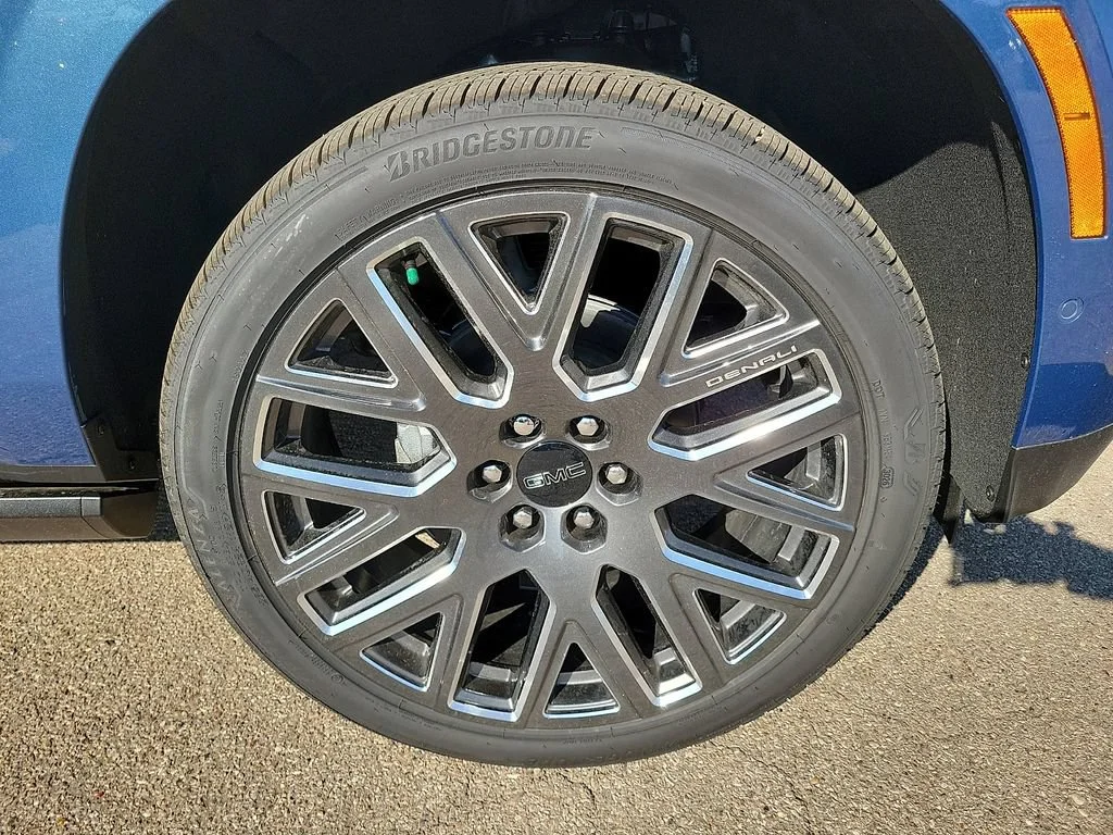 2026 GMC Yukon Denali Ultimate - Photo 14