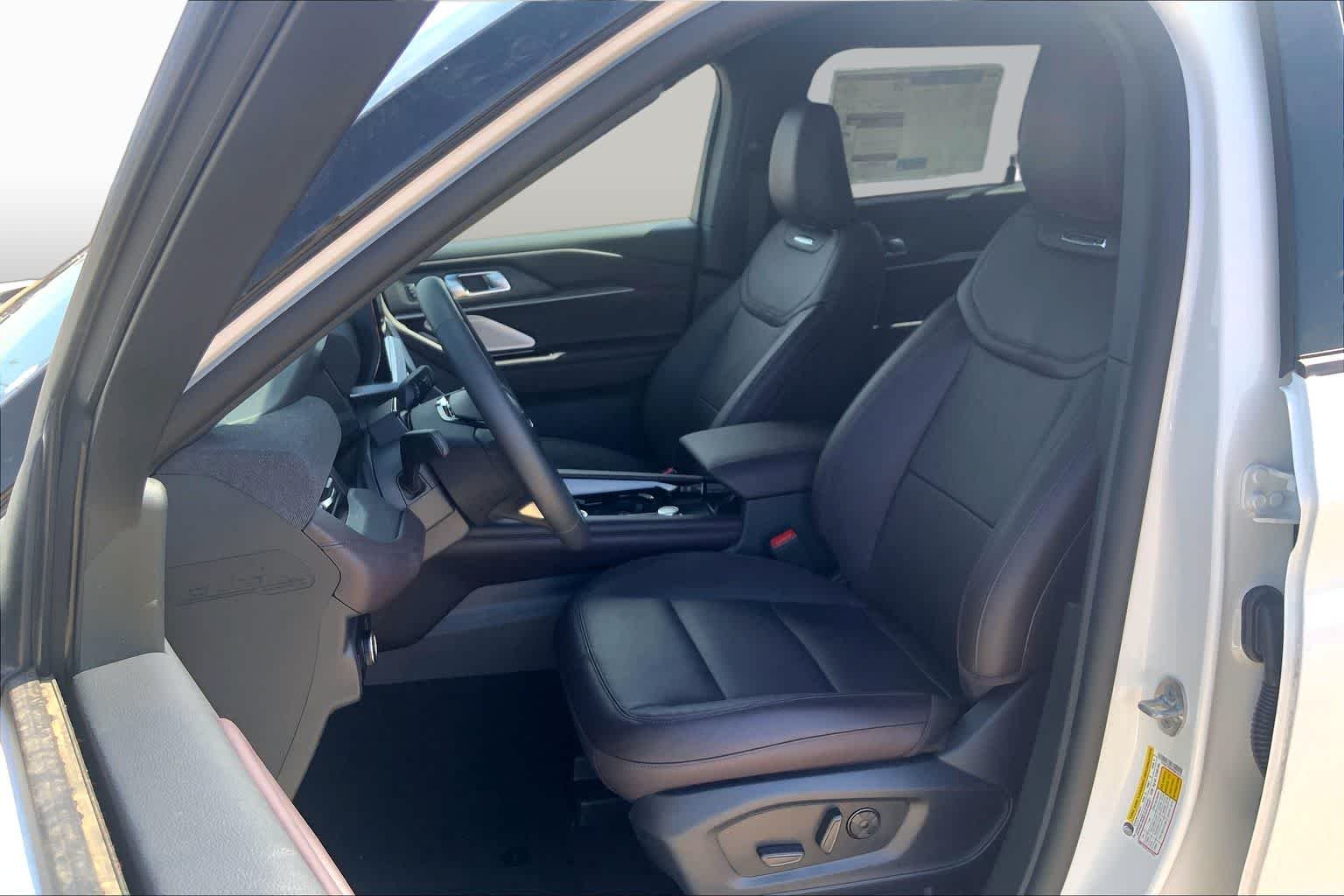 New 2026 Star White Metallic Tri-Coat Ford Platinum™ image 9