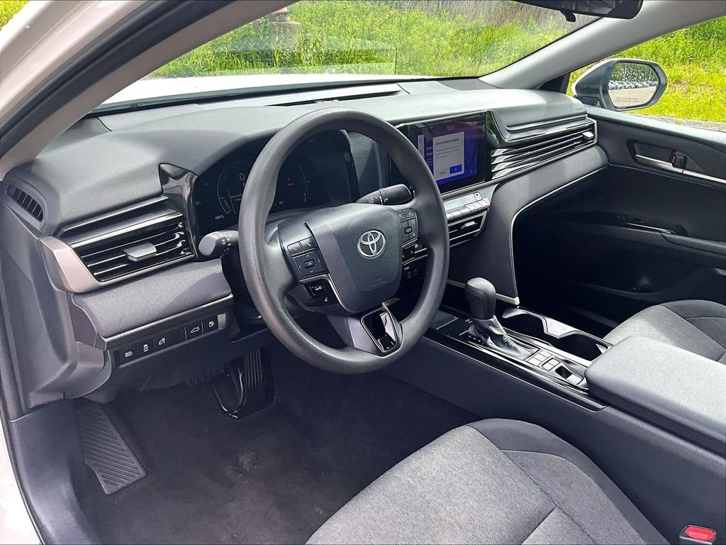 Used 2025 White Toyota SE image 8