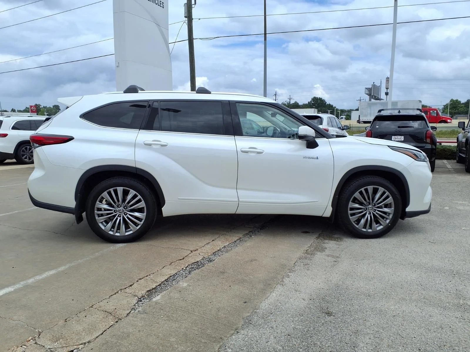 Used 2021 White Toyota Platinum image 5