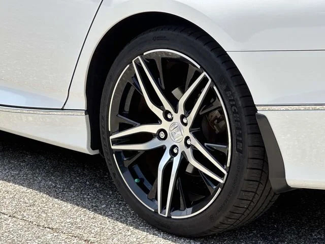 Used 2021 White Honda Touring image 12