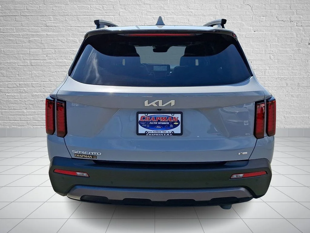 Certified Used 2023 Wolf Gray Kia X-Line EX image 5