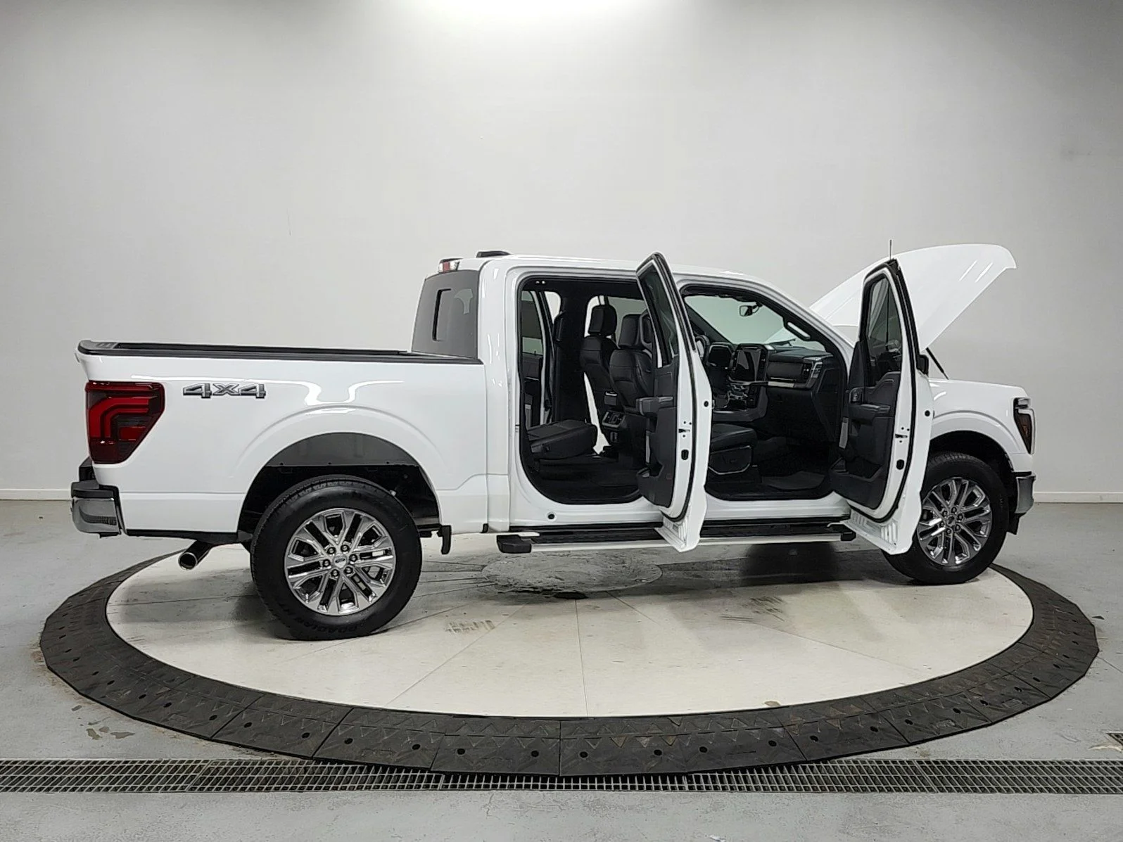 Used 2024 White Ford Lariat image 16