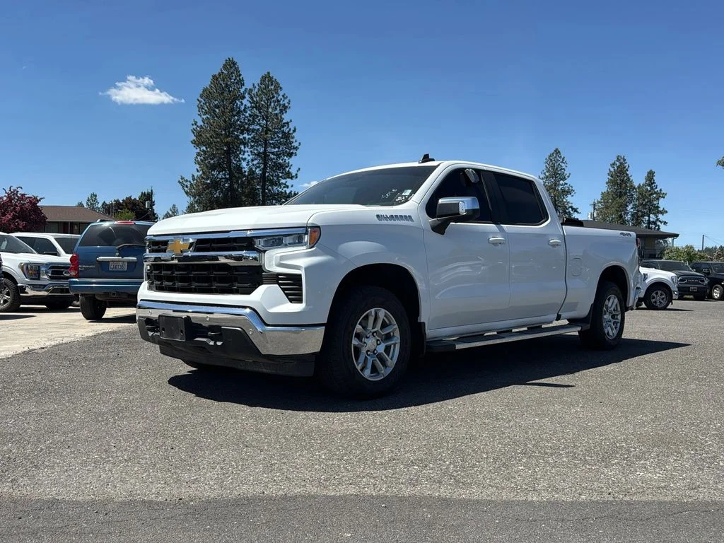 Used 2024 Summit White Chevrolet LT image 36