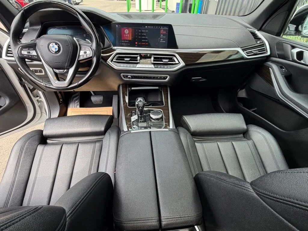 Used 2019 White BMW xDrive40i image 12