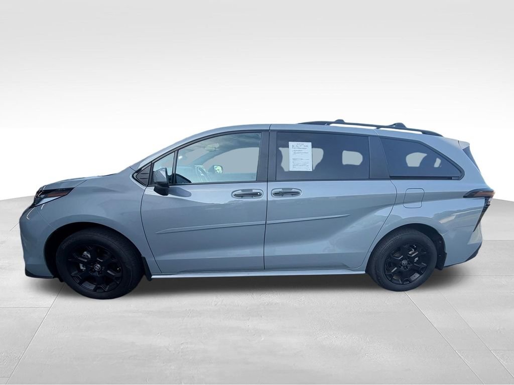 Used 2025  Toyota Woodland Edition image 3