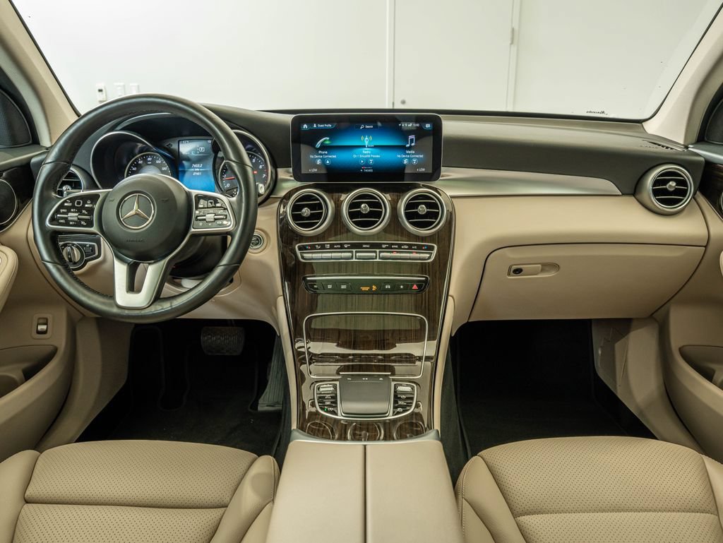 Used 2022 Manufaktur Cardinal Red Metallic Mercedes-Benz GLC 300 image 29