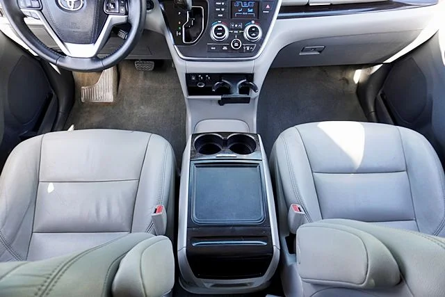 Used 2015 White Toyota XLE image 21
