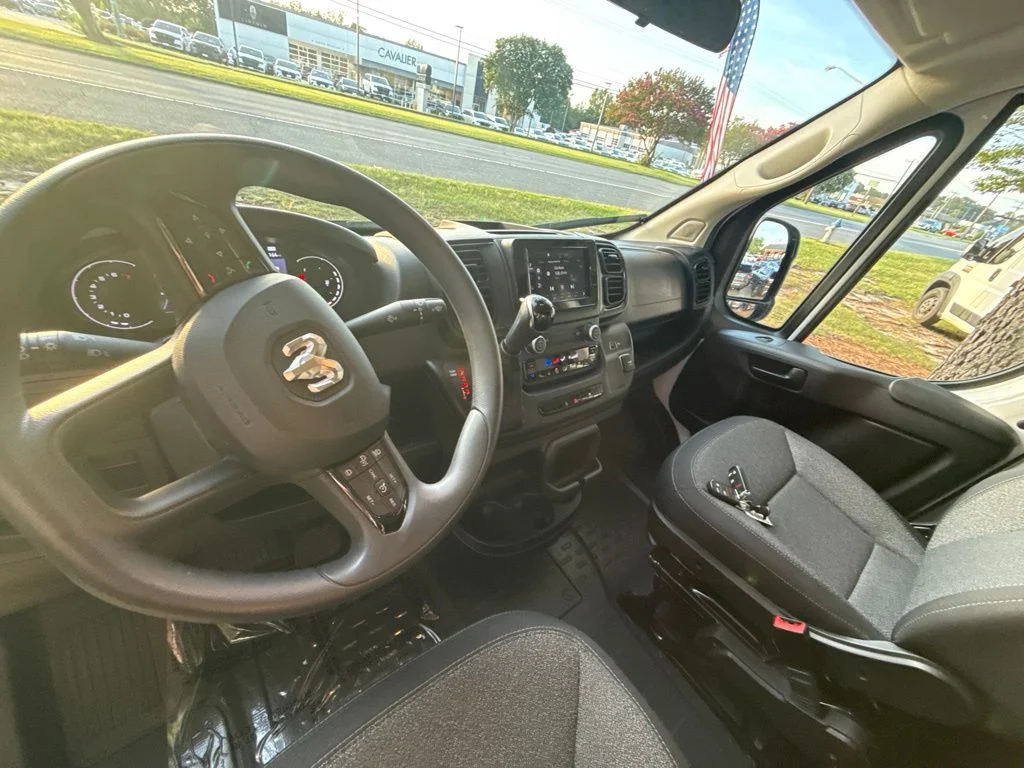 Used 2025 White Ram Base image 17