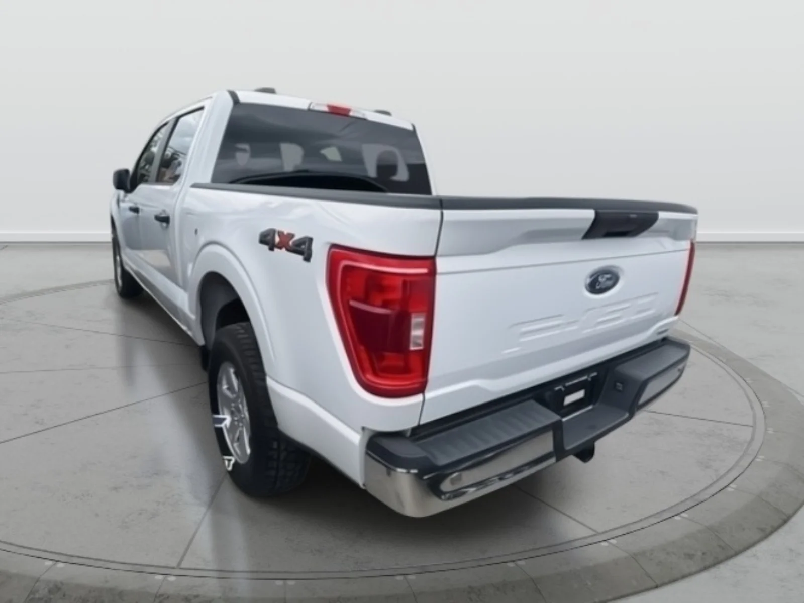 Used 2022 White Ford XLT image 3