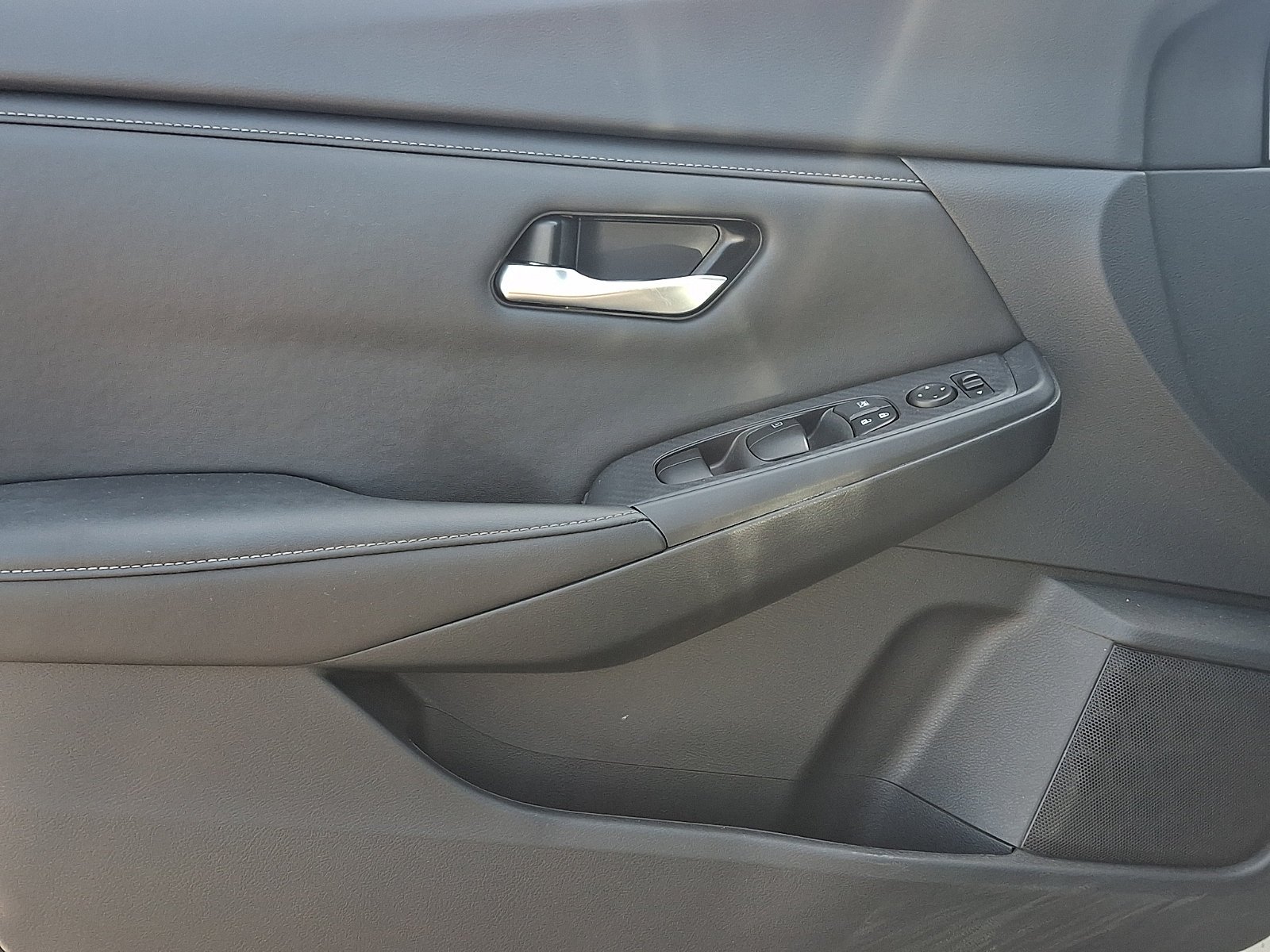 Used 2023 Brilliant Silver Metallic Nissan SV image 13