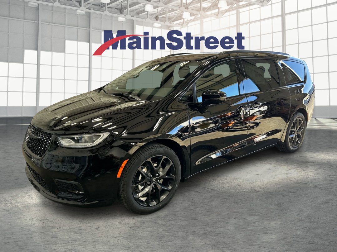 2026 Chrysler Pacifica Select's photo