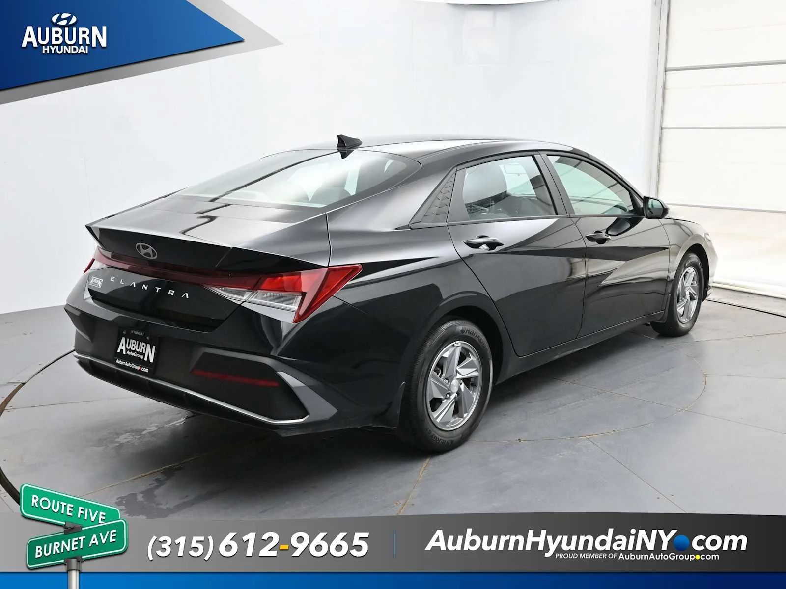 Used 2024 Abyss Black Hyundai SE image 2