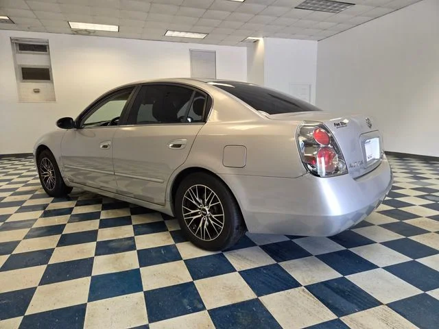 Used 2006 Silver Nissan 2.5 S image 5
