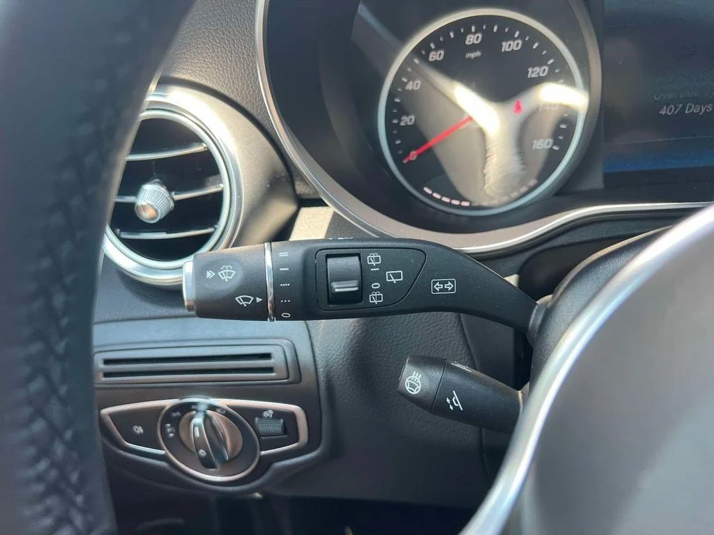 Used 2022 Graphite Gray Metallic Mercedes-Benz GLC 300 image 26