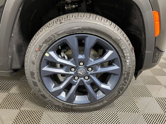 New 2026 Diamond Black Crystal Pearlcoat Jeep  image 5